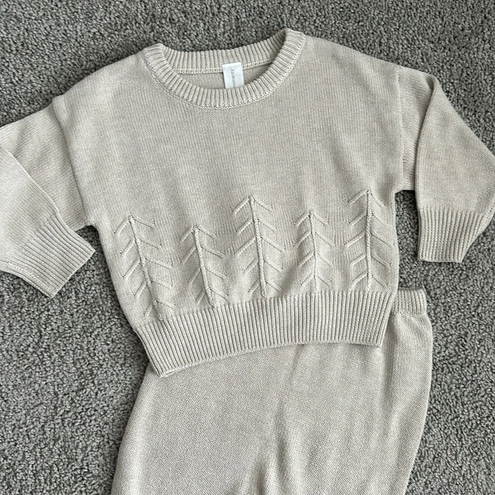 Gerber Modern Moments Neutral Cozy Matching Set size 18 months - Picture 2 of 3